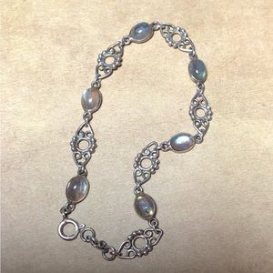 Dainty labradorite bracelet